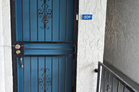Condo in Hialeah, Florida, 2 bedrooms  № 1794208 - photo 11