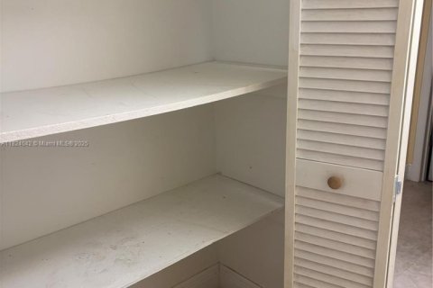Condo in Hialeah, Florida, 2 bedrooms  № 1794208 - photo 21