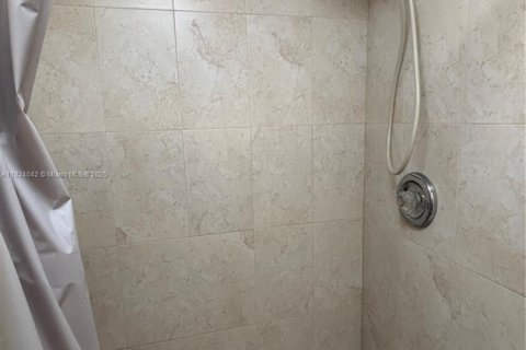 Condo in Hialeah, Florida, 2 bedrooms  № 1794208 - photo 28