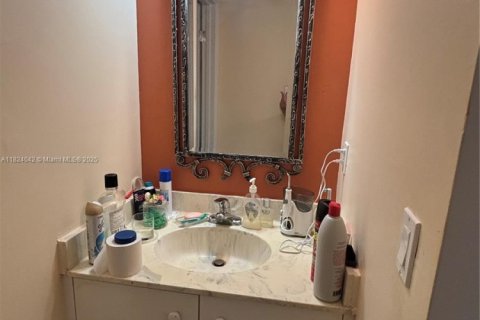 Condo in Hialeah, Florida, 2 bedrooms  № 1794208 - photo 30