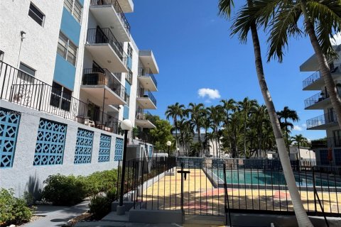 Condo in Hialeah, Florida, 2 bedrooms  № 1794208 - photo 6