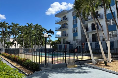 Condo in Hialeah, Florida, 2 bedrooms  № 1794208 - photo 4