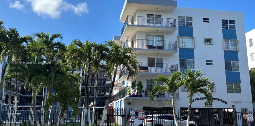 Condo in Hialeah, Florida, 2 bedrooms  № 1794208
