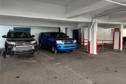 Condo in Hialeah, Florida, 2 bedrooms  № 1794208 - photo 3