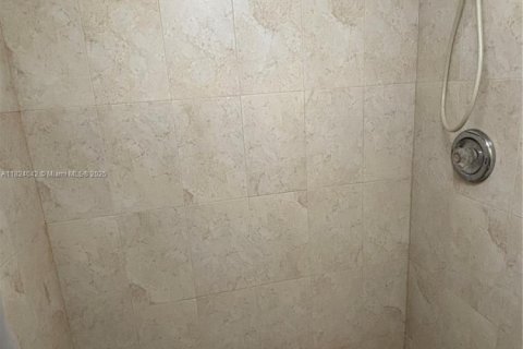 Condo in Hialeah, Florida, 2 bedrooms  № 1794208 - photo 29