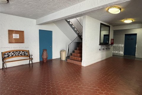 Condo in Hialeah, Florida, 2 bedrooms  № 1794208 - photo 7