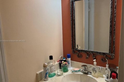 Condo in Hialeah, Florida, 2 bedrooms  № 1794208 - photo 26
