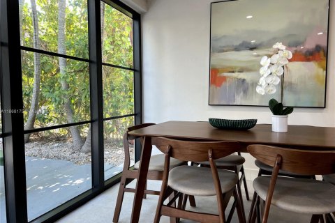 Propiedad comercial en venta en Miami, Florida, 614.46 m2 № 1965648 - foto 10