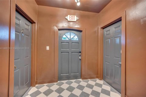 Propiedad comercial en venta en Miami, Florida, 614.46 m2 № 1965648 - foto 12