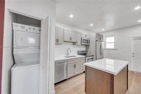 Propiedad comercial en venta en Miami, Florida, 614.46 m2 № 1965648 - foto 15