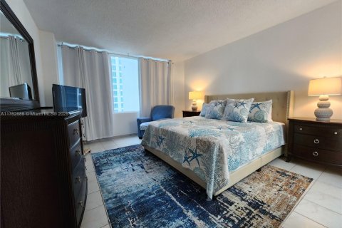 Снять в аренду кондоминиум в Холливуд, Флорида 1 спальня, 69.68м2, № 1874573 - фото 9
