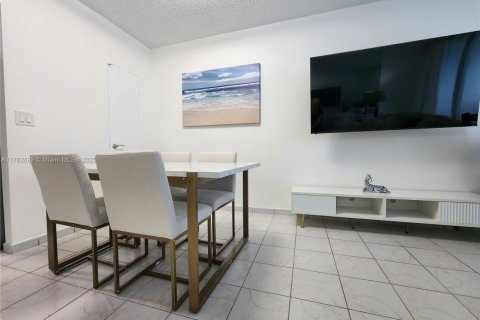 Снять в аренду кондоминиум в Холливуд, Флорида 1 спальня, 69.68м2, № 1874573 - фото 5