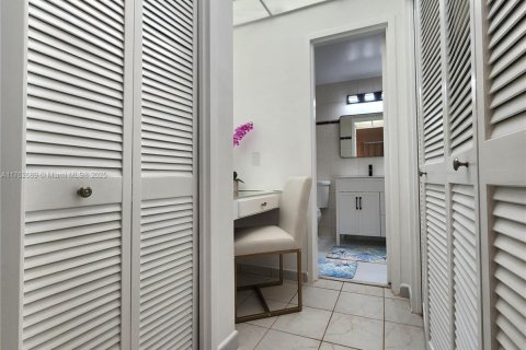 Снять в аренду кондоминиум в Холливуд, Флорида 1 спальня, 69.68м2, № 1874573 - фото 10