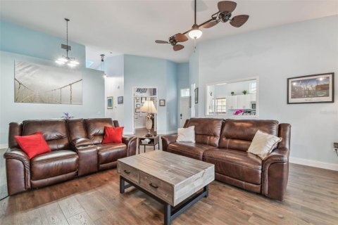 House in Palm Harbor, Florida 3 bedrooms, 173.73 sq.m. № 1850139 - photo 12