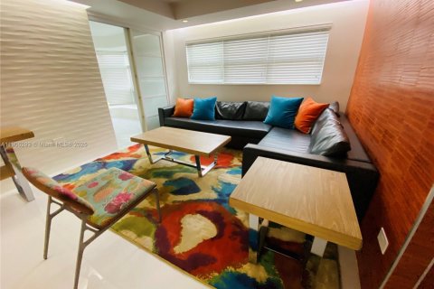 Condo in Miami Beach, Florida, 2 bedrooms  № 1956906 - photo 6