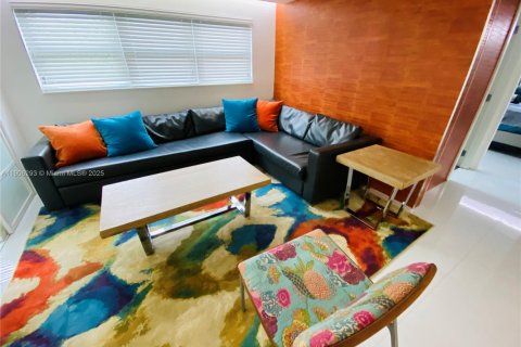 Condo in Miami Beach, Florida, 2 bedrooms  № 1956906 - photo 7