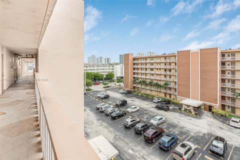 Condominio en venta en Hallandale Beach, Florida, 1 dormitorio, 78.69 m2 № 1828825 - foto 4