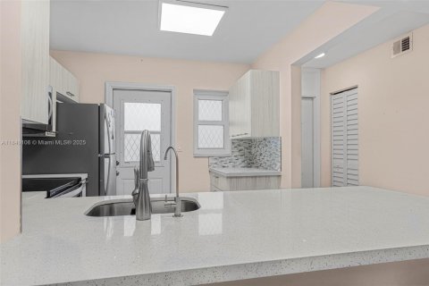 Condominio en venta en Hallandale Beach, Florida, 1 dormitorio, 78.69 m2 № 1828825 - foto 9