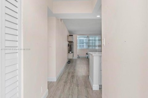 Condominio en venta en Hallandale Beach, Florida, 1 dormitorio, 78.69 m2 № 1828825 - foto 5