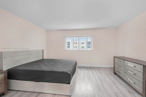 Condominio en venta en Hallandale Beach, Florida, 1 dormitorio, 78.69 m2 № 1828825 - foto 19