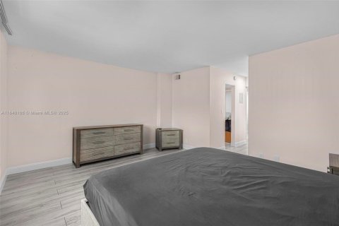 Condominio en venta en Hallandale Beach, Florida, 1 dormitorio, 78.69 m2 № 1828825 - foto 21