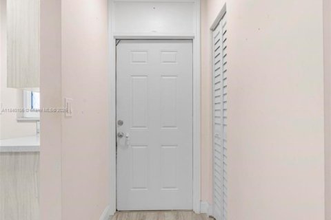 Condominio en venta en Hallandale Beach, Florida, 1 dormitorio, 78.69 m2 № 1828825 - foto 6