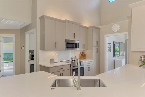 Купить виллу или дом в Сарасота, Флорида 14 комнат, 195.65м2, № 2416557 - фото 30