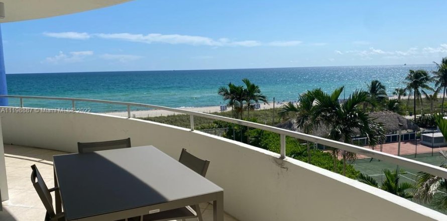 Condo in Miami Beach, Florida, 2 bedrooms  № 1811125