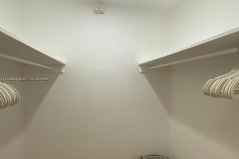 Condo in Miami Beach, Florida, 2 bedrooms  № 1811125 - photo 22