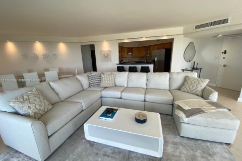 Condo in Miami Beach, Florida, 2 bedrooms  № 1811125 - photo 6