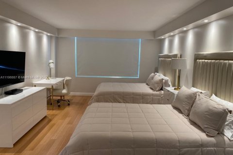 Condo in Miami Beach, Florida, 2 bedrooms  № 1811125 - photo 18
