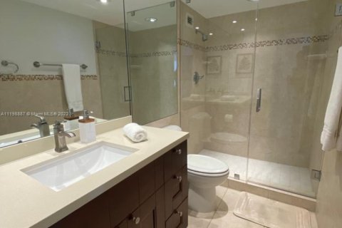 Condo in Miami Beach, Florida, 2 bedrooms  № 1811125 - photo 13
