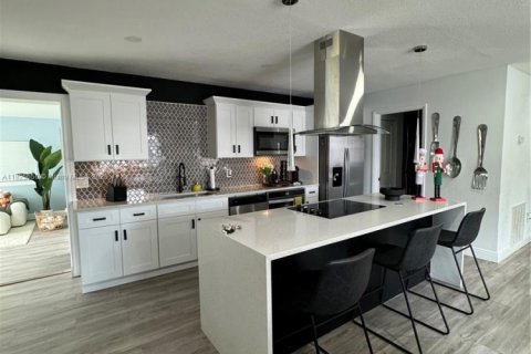 Villa ou maison à vendre à Tampa, Floride: 4 chambres № 1958209 - photo 3