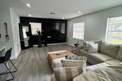 Villa ou maison à vendre à Tampa, Floride: 4 chambres № 1958209 - photo 2