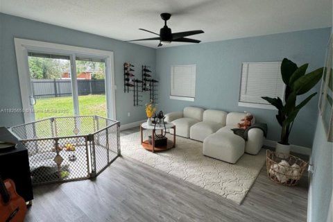 Villa ou maison à vendre à Tampa, Floride: 4 chambres № 1958209 - photo 11