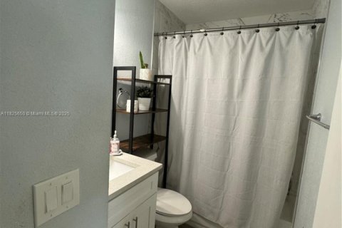 Villa ou maison à vendre à Tampa, Floride: 4 chambres № 1958209 - photo 7