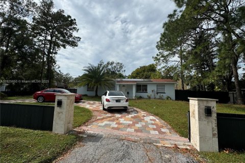 Villa ou maison à vendre à Tampa, Floride: 4 chambres № 1958209 - photo 1