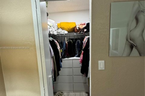 Villa ou maison à vendre à Tampa, Floride: 4 chambres № 1958209 - photo 10