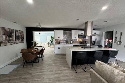 Villa ou maison à vendre à Tampa, Floride: 4 chambres № 1958209 - photo 4