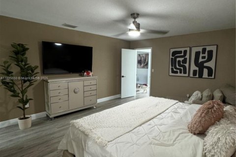 Villa ou maison à vendre à Tampa, Floride: 4 chambres № 1958209 - photo 9