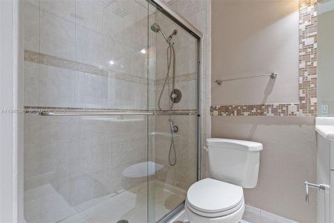 Villa ou maison à vendre à Miami, Floride: 2 chambres, 78.04 m2 № 2001293 - photo 5