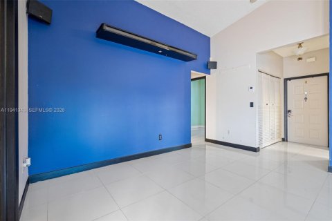 Villa ou maison à vendre à Miami, Floride: 2 chambres, 78.04 m2 № 2001293 - photo 17