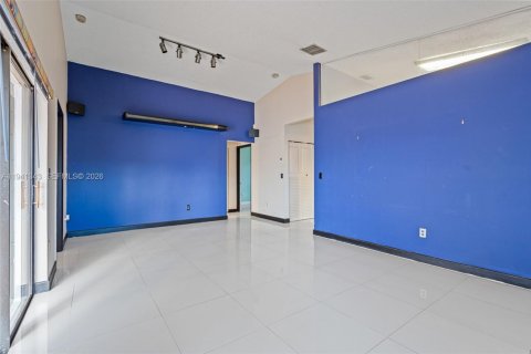 Villa ou maison à vendre à Miami, Floride: 2 chambres, 78.04 m2 № 2001293 - photo 20