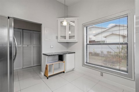 Villa ou maison à vendre à Miami, Floride: 2 chambres, 78.04 m2 № 2001293 - photo 16