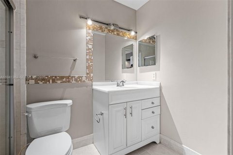 Villa ou maison à vendre à Miami, Floride: 2 chambres, 78.04 m2 № 2001293 - photo 26