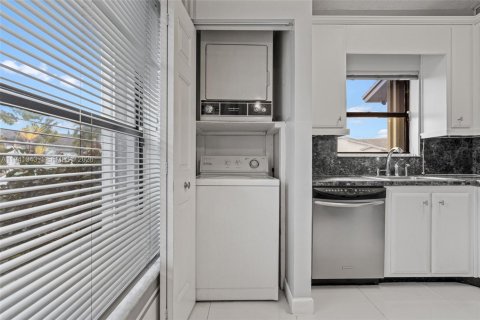 Villa ou maison à vendre à Miami, Floride: 2 chambres, 78.04 m2 № 2001293 - photo 6