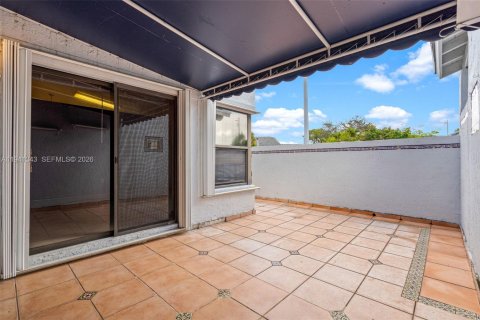 Villa ou maison à vendre à Miami, Floride: 2 chambres, 78.04 m2 № 2001293 - photo 28