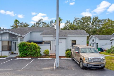 Villa ou maison à vendre à Miami, Floride: 2 chambres, 78.04 m2 № 2001293 - photo 11