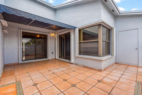 Villa ou maison à vendre à Miami, Floride: 2 chambres, 78.04 m2 № 2001293 - photo 2