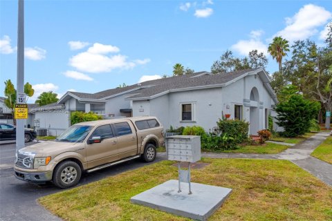 Villa ou maison à vendre à Miami, Floride: 2 chambres, 78.04 m2 № 2001293 - photo 12